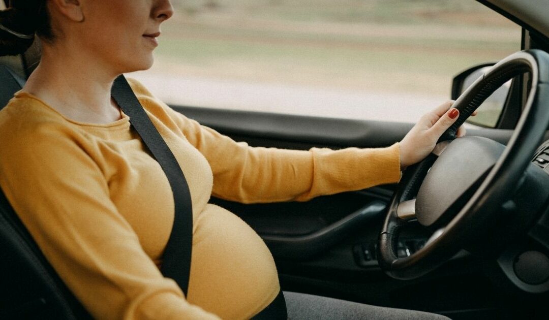 Schwanger Autofahren: Mit Babybauch mobil